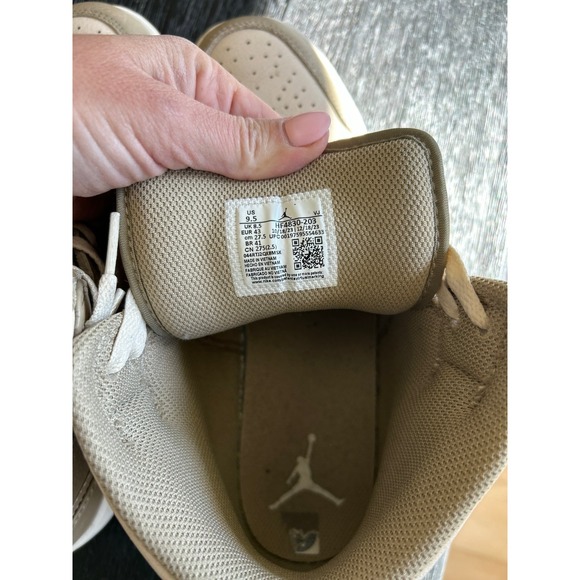Nike Air Jordan 1 Mid
Legend Light Brown - Picture 6 of 6